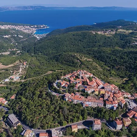 Awesome In Ripenda Kras, Labin With Wifi Semesterbostad